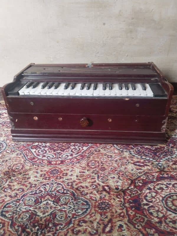 Indian Harmonium in good condition. 3