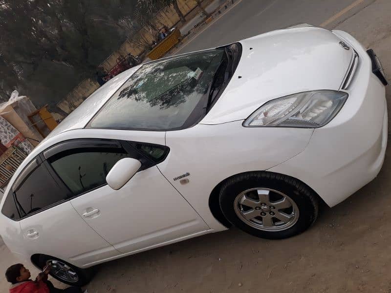 Toyota Prius hybrid model 2010 Lahore registered 1