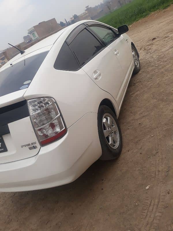 Toyota Prius hybrid model 2010 Lahore registered 3