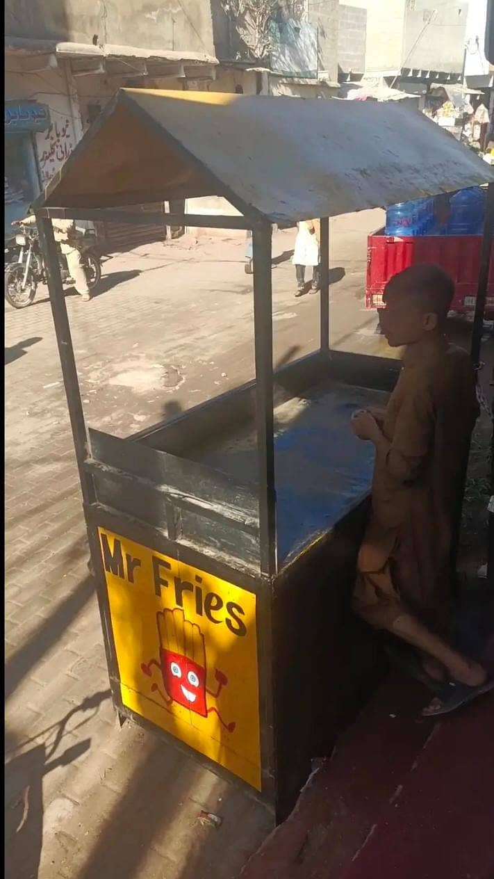 French Fries Stall for Sell with Whole Samaan 4