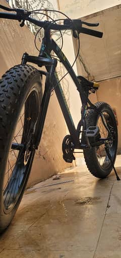 fat big tyre full size bicycle cycle bilkul ok condition