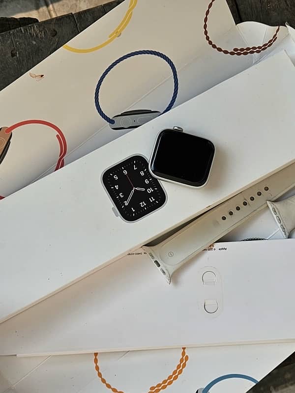 apple watch se 44mm complete box 0