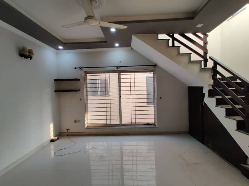 10 marla house for rent in bahria phase 4 8