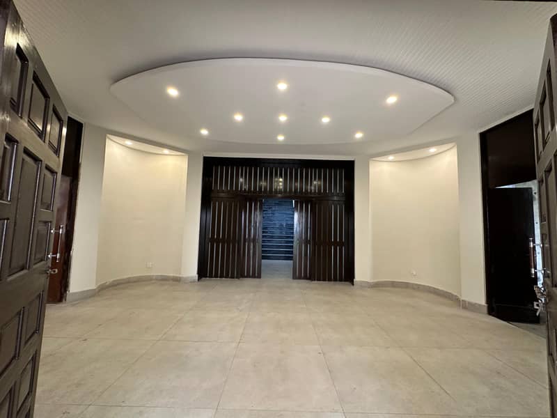 4 Kanal Commercial Paid Prime Location House For Rent Link MM Alam 4