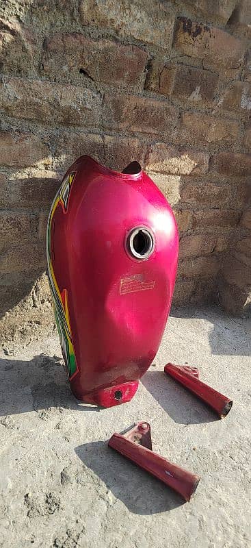 cd 70 fuel tank 9 month used good condition 2