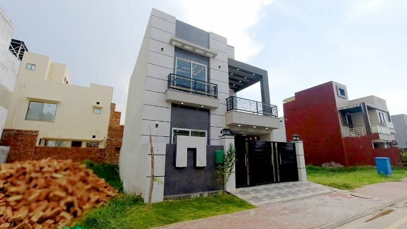 In Lahore You Can Find The Perfect Prime Location House For Sale 3