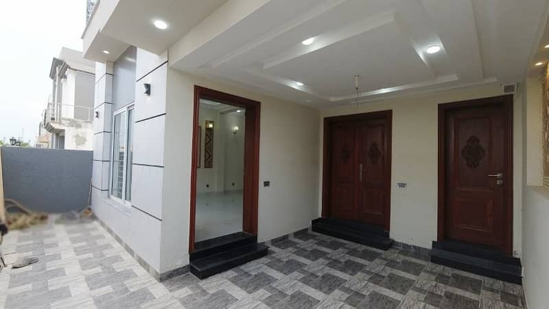 In Lahore You Can Find The Perfect Prime Location House For Sale 7