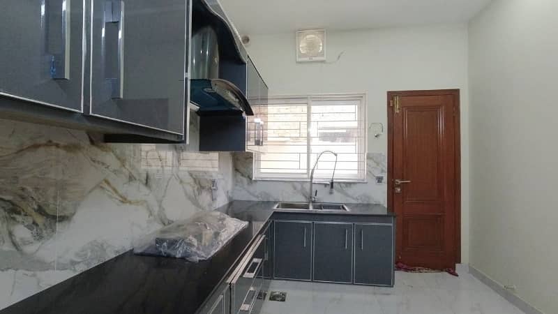 In Lahore You Can Find The Perfect Prime Location House For Sale 16