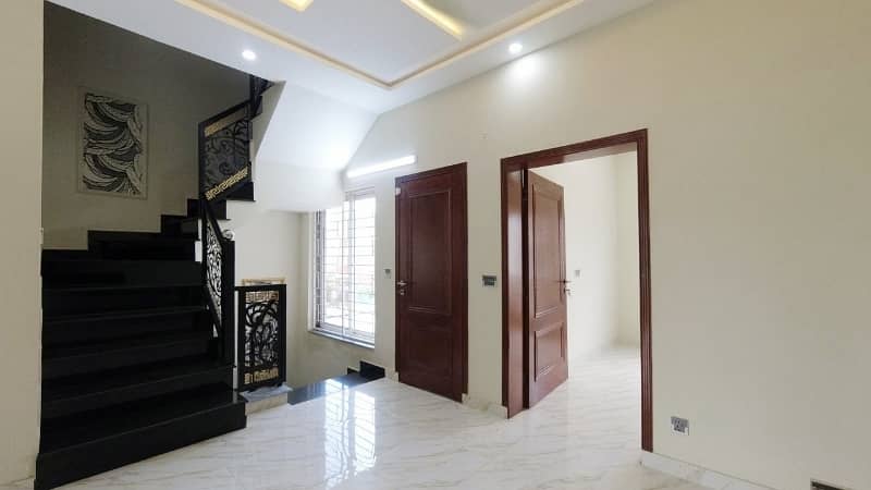 In Lahore You Can Find The Perfect Prime Location House For Sale 21