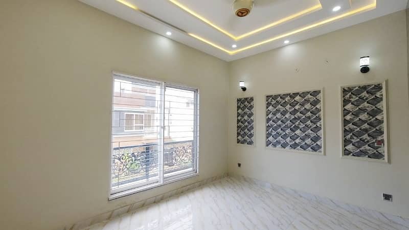 In Lahore You Can Find The Perfect Prime Location House For Sale 23