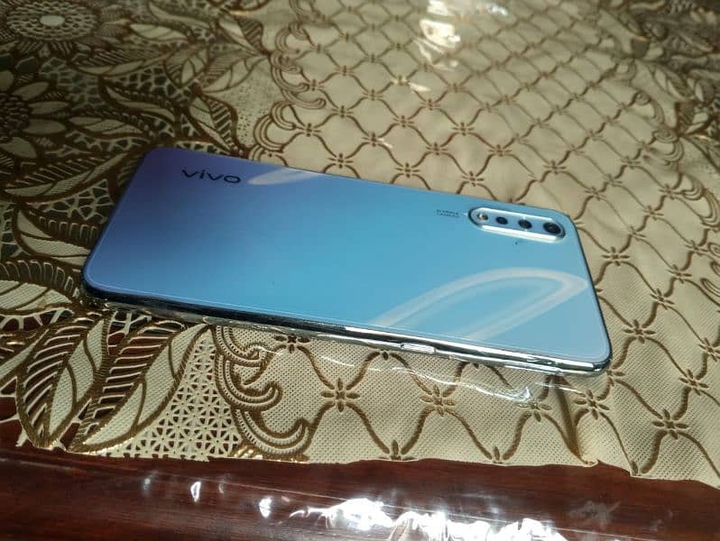 vivo S1 4/128 7