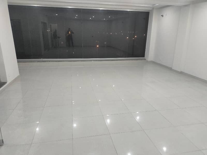 Good location & Good condition 55 kanal building . 7