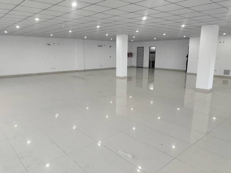 Good location & Good condition 55 kanal building . 11