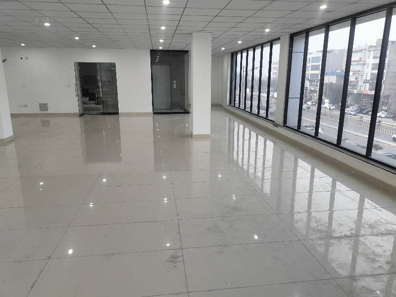 Good location & Good condition 55 kanal building . 13