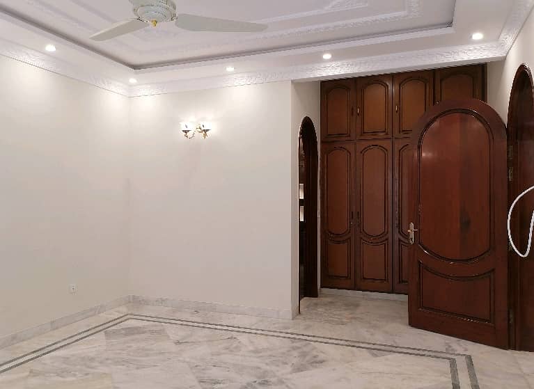 Reserve A Centrally Located House In Gulberg 6