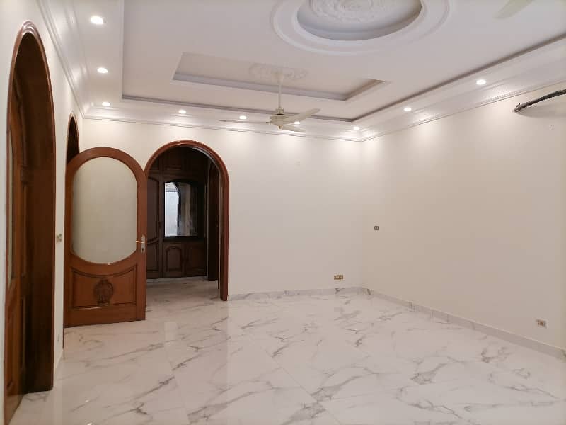 Reserve A Centrally Located House In Gulberg 11