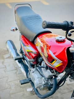 Honda 125 Red 2025 Modal