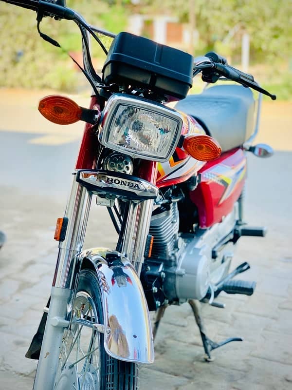 Honda 125 Red 2025 Modal 1