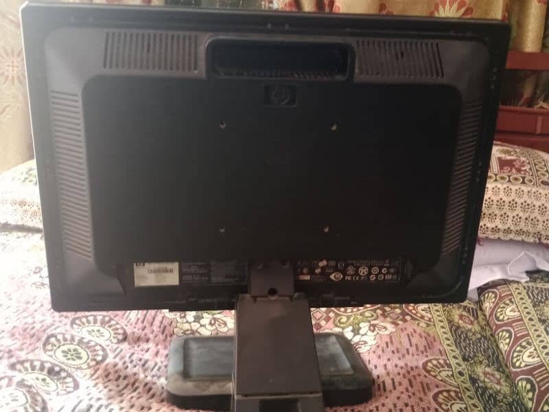 24 inch HP lcd monitor 10/10 condition 1