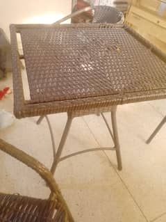 4 iron chairs and table