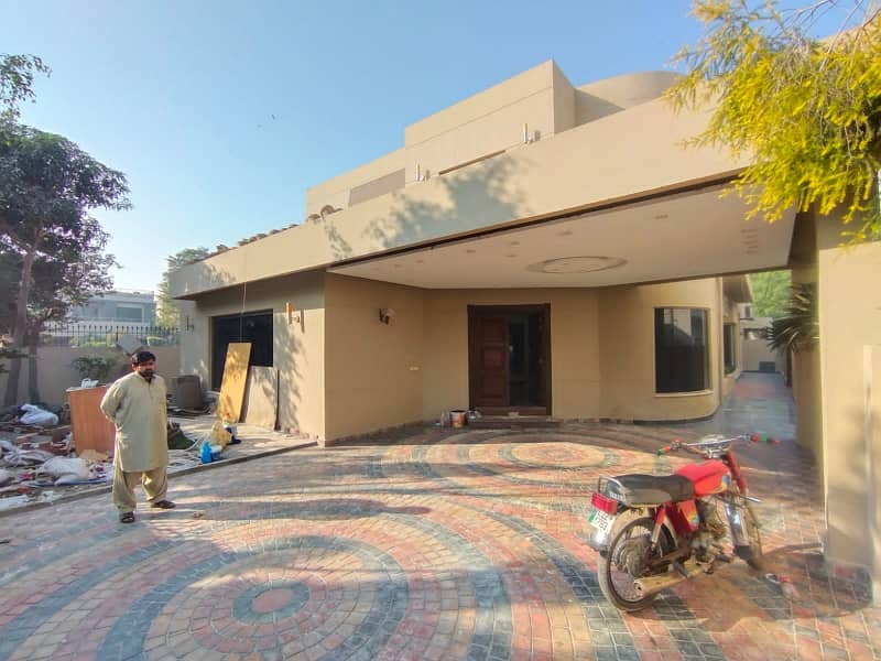 One Kanal Slightly Used Bungalow For Rent DD-Block DHA Phase 4 Lahore 1