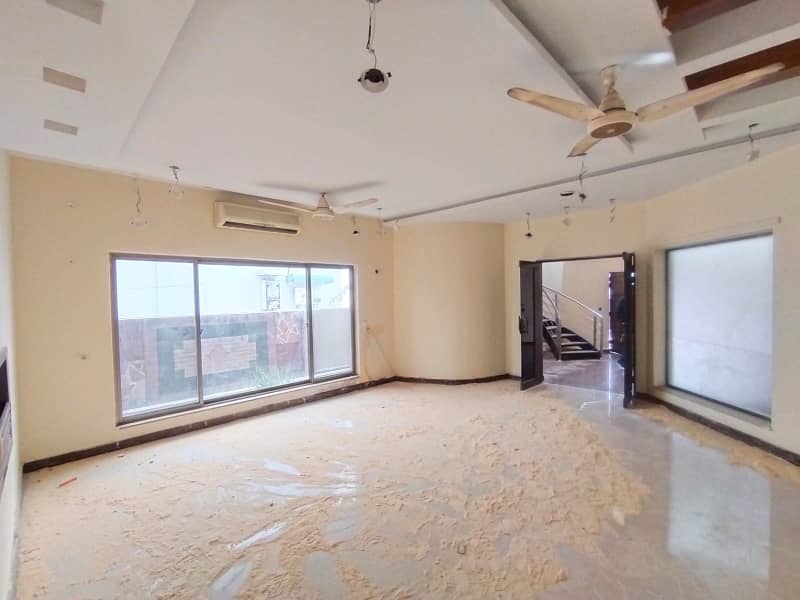 One Kanal Slightly Used Bungalow For Rent DD-Block DHA Phase 4 Lahore 7