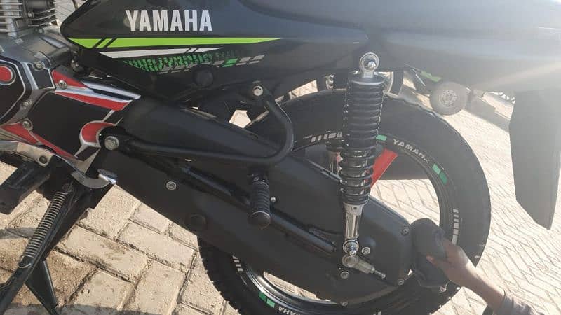 Yamaha Ybr125G 4