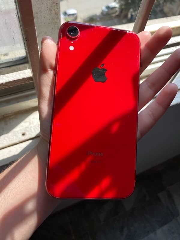 iphone xr in v. good condition 1