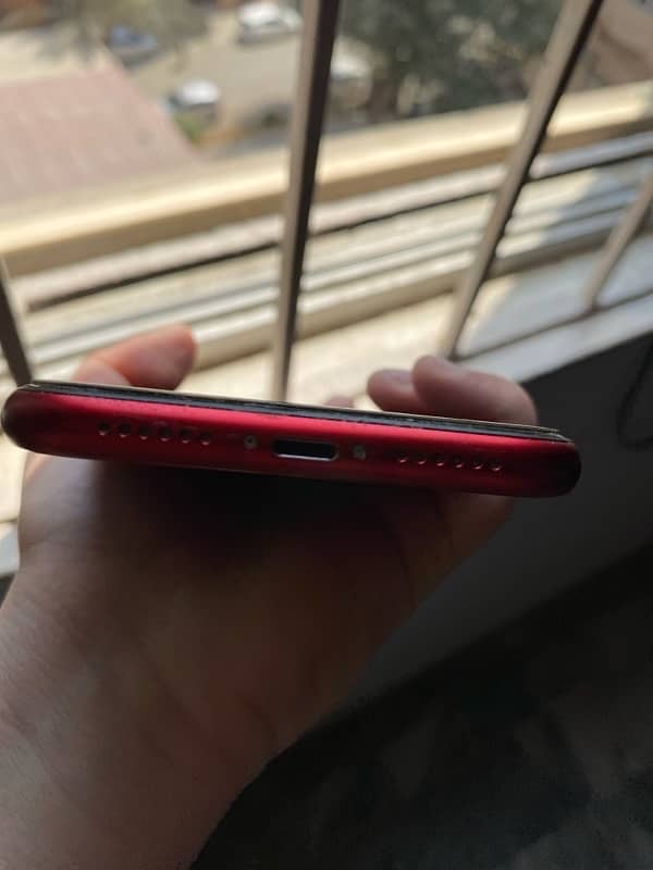 iphone xr in v. good condition 4