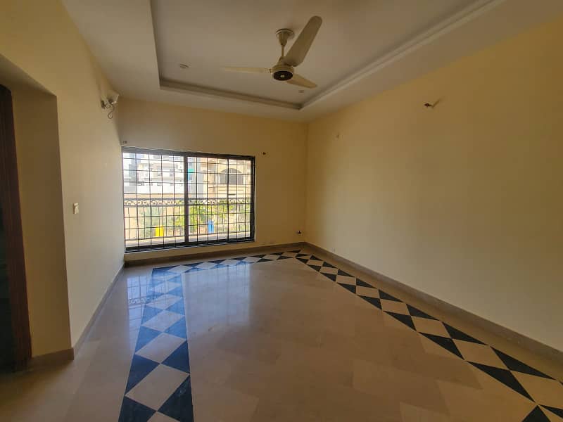 10 Marla House available for rent in C block Bahria town phase 8 8