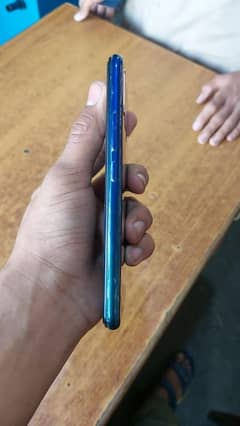 10/9vivo y15 with box and charger 4Gb ram 64 Gb memory