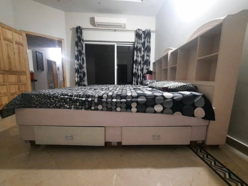 2 Single bed without matress and dressing table 1