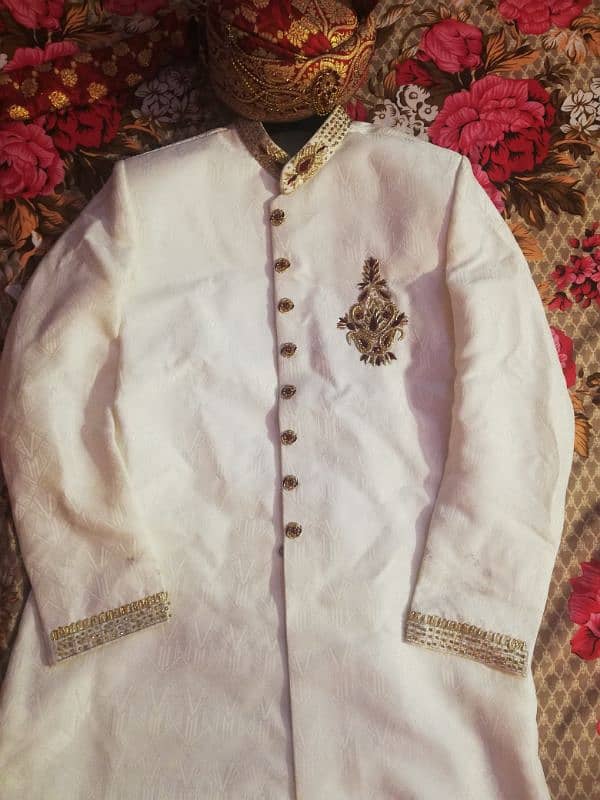 sherwani only few hours used serius buyers contact me 4