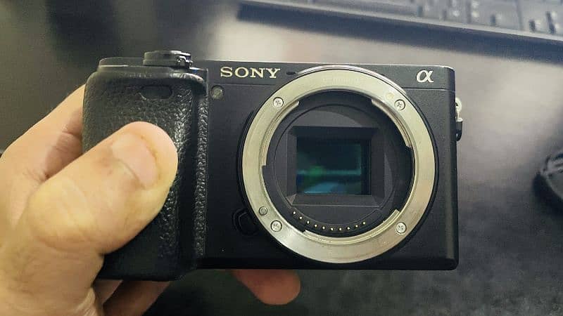 Sony A6400 With 16mm 1.4 Sale (Body With Box) 2