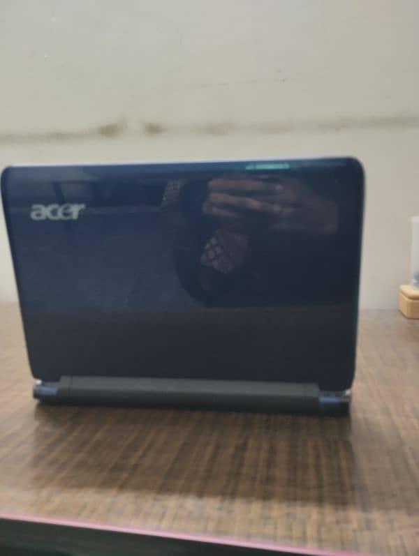 Acer Aspire One D270 Netbook 4