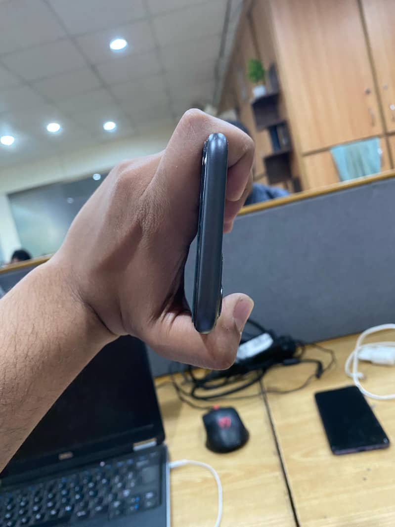 iphone 11JV 64GB 3