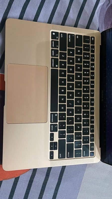 macbook air m1 8/256 2020 4