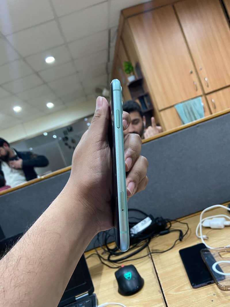 iphone 11 JV 64GB 3