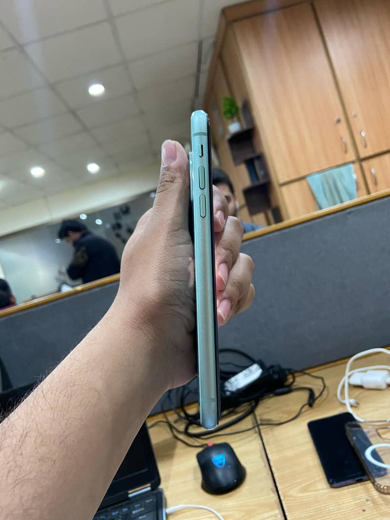 iphone 11 JV 64GB 4