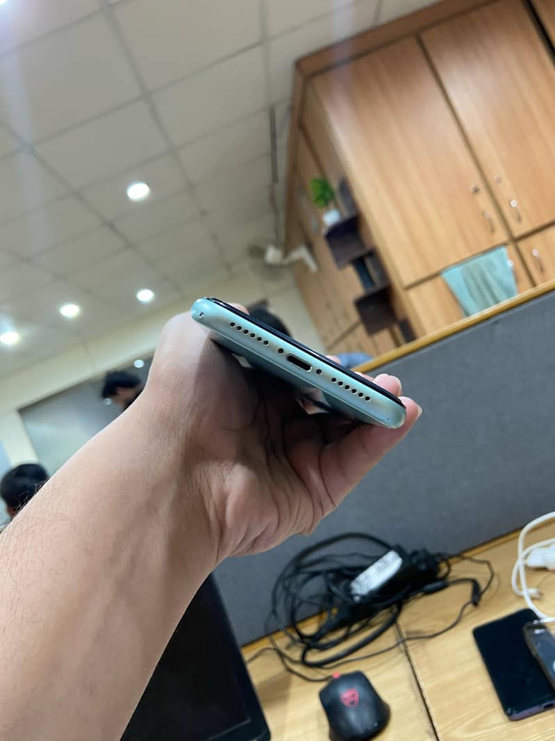 iphone 11 JV 64GB 5