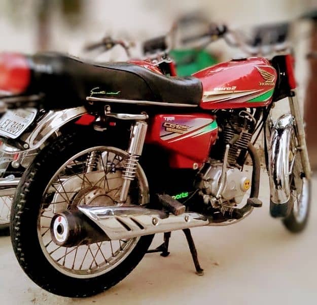 Honda 125 2014 model Lahore no call no 03141212088 0