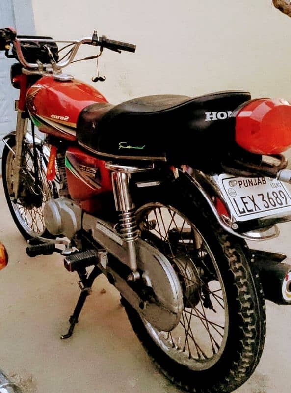 Honda 125 2014 model Lahore no call no 03141212088 2