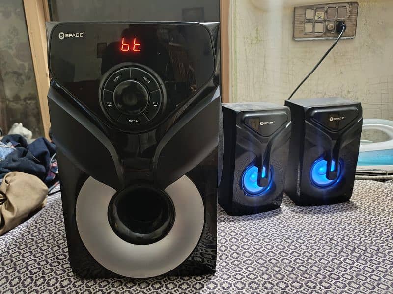 Space Hulk Bluetooth Speakers and buffer Urgent sale in Lahore 1