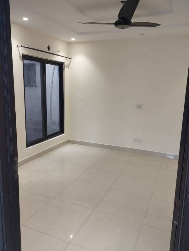 Two Bed Non-Furnished Brand New Apartment For Rent In Bahria Town, Lahore. 9