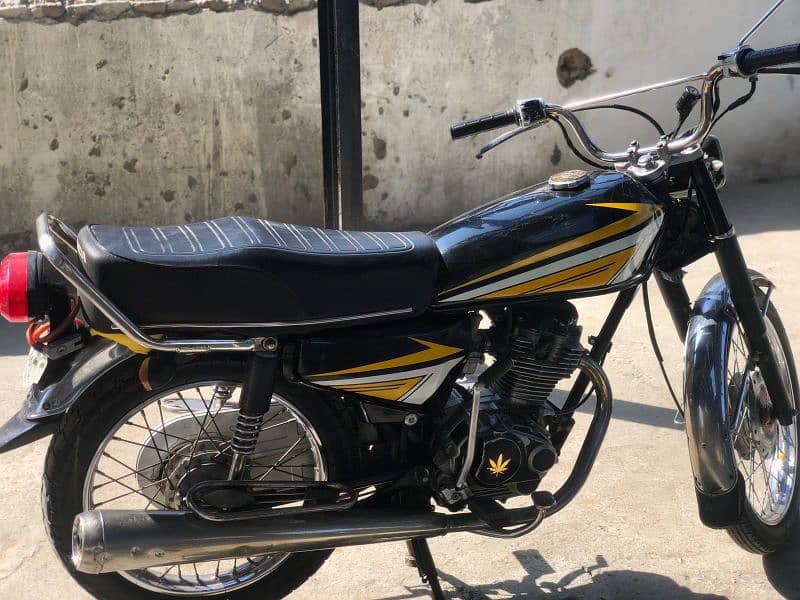 Honda 125 sale in Islamabad . little negotiate in price 3