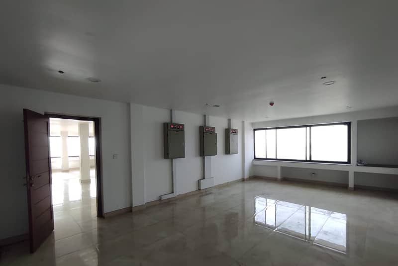 A High Profile Office Is Available With Qulaity Ambience 11