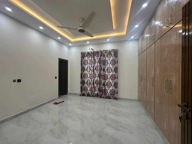 Ten Marla Non-Furnished Brand New Upper Portion Available For Rent In Bahria Town, Lahore. 1