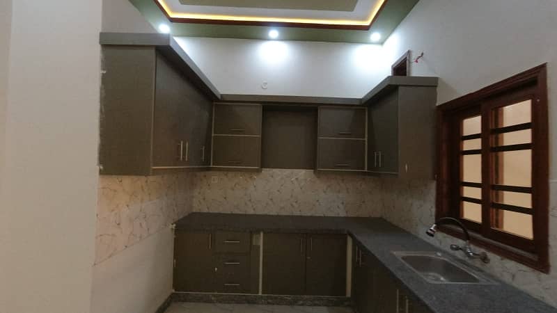 Independent Double Storey Brand new 120 yds stunning bungalow available for rent. Ground floor: 2 bedrooms, drawing room, lounge, American kitchen, tiled flooring. 17