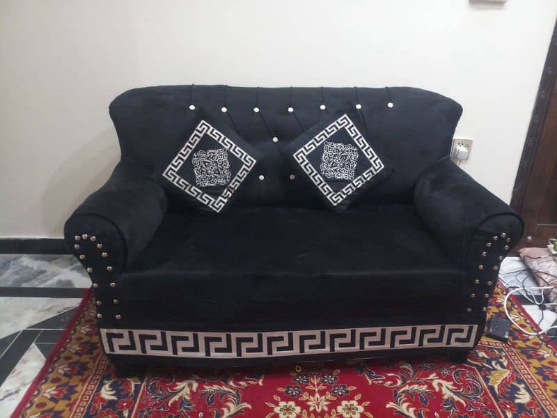 7 seats sofa set like new urgent sale 0