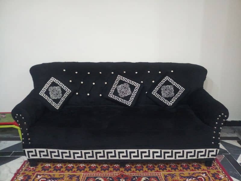 7 seats sofa set like new urgent sale 3